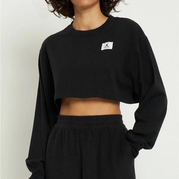 Air Jordan Women’s Long Sleeve Cropped Loose Fit Sweatshirt in Black, size S - Picture 2 of 8